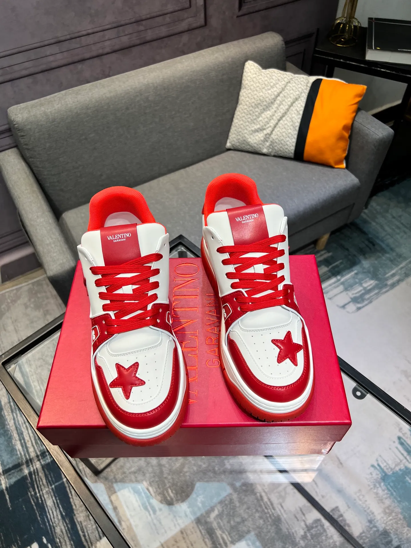 Men's Men's Shoes 💰660 Valentino 2023 early autumn new star shoes are now online! Wang Hedi and Ren Jialun have been worn by many celebrities. Who can refuse the same couple shoes as Wang Hedi! The design of Stars Stab My Heart is cool and spicy. The material of the shoes is cowhide, and every color is beautiful! Size 35-40, men’s size 39-44 (women’s 41, men’s 38, 45🉑️customized)